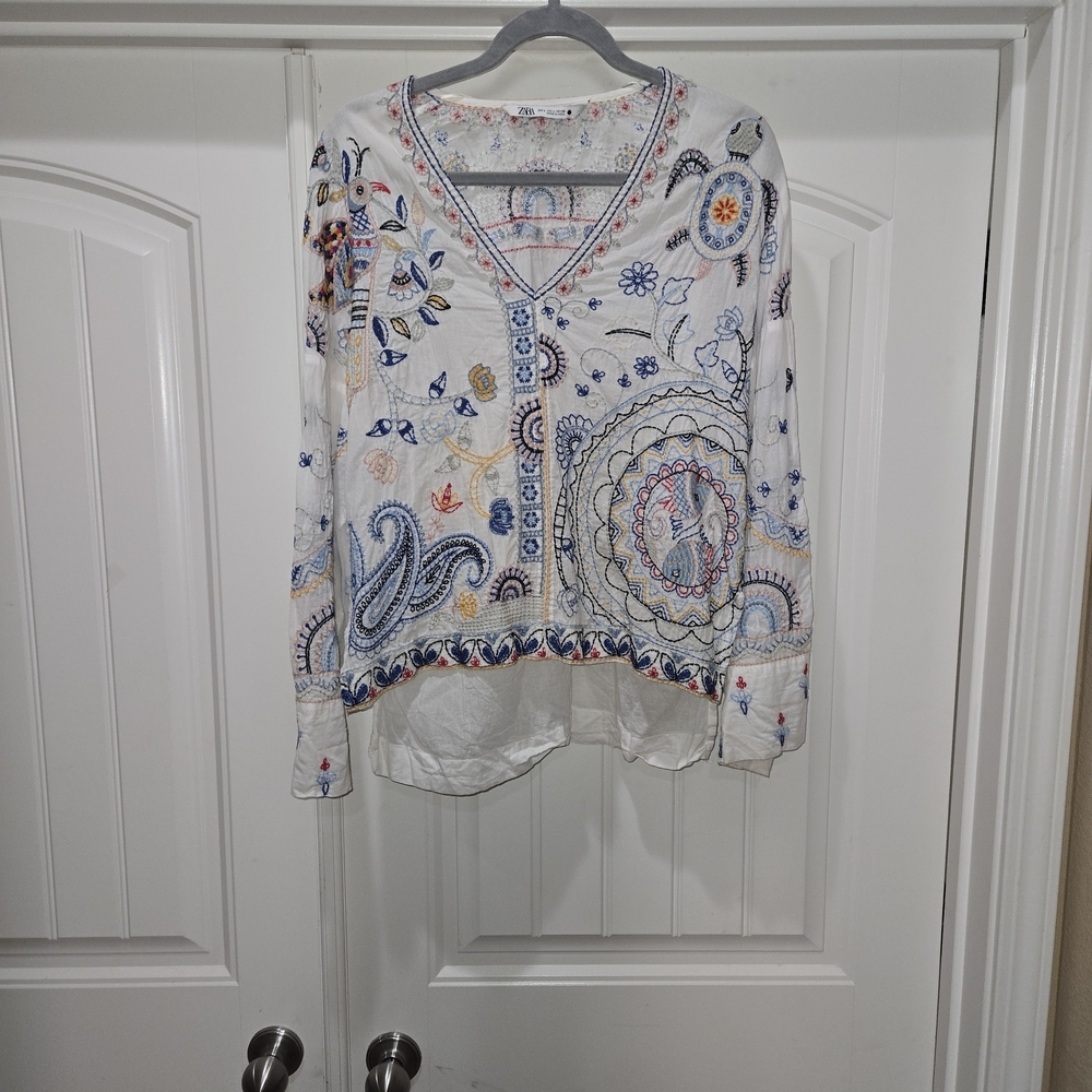 Zara White Blouse with Blue and Red Embroidery Size L - Picture 2 of 7